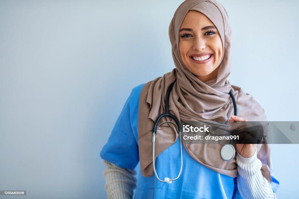 Dr Leïla, dentiste à Alger